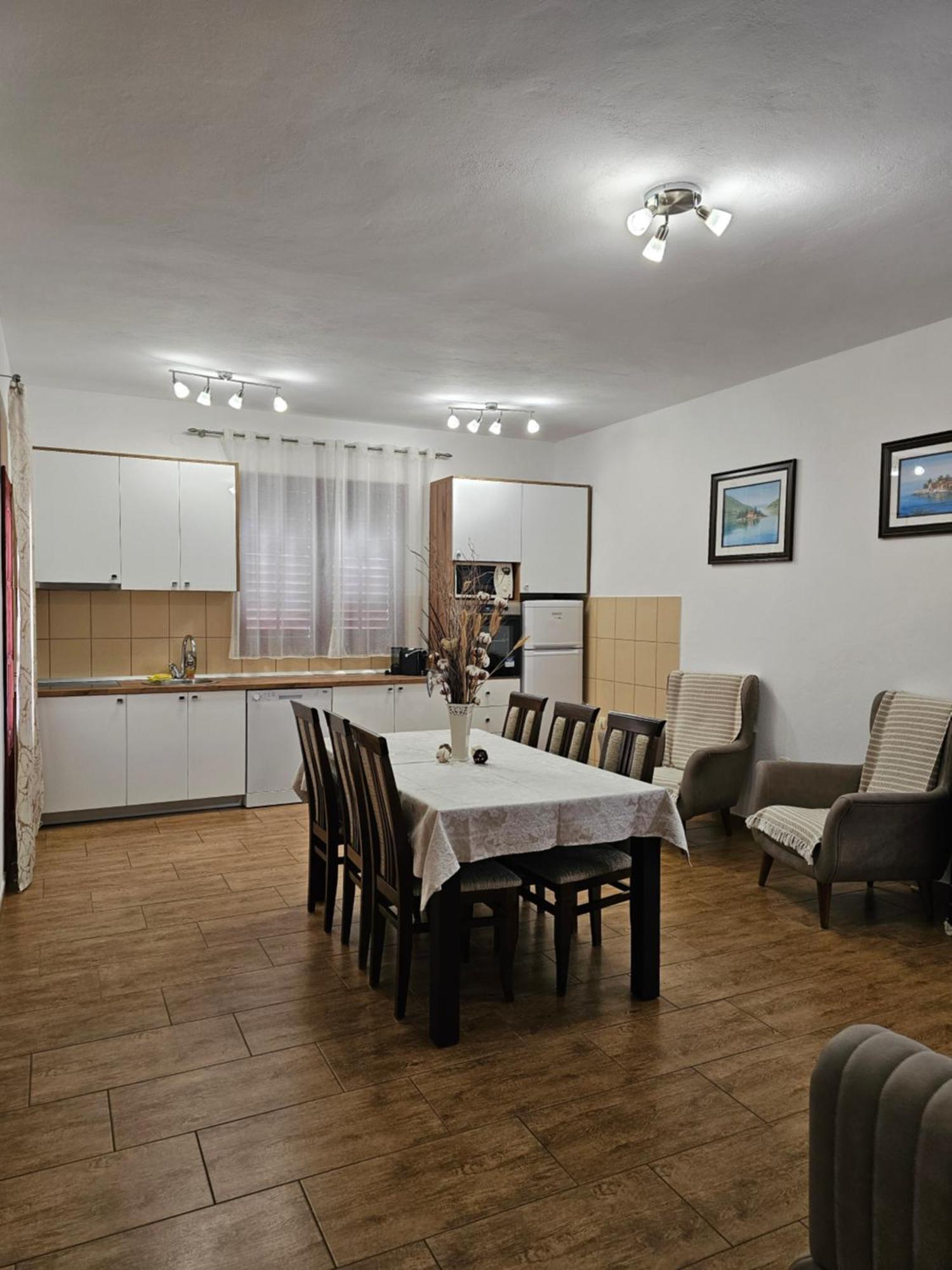 Apartments Nadja Kotor Luaran gambar