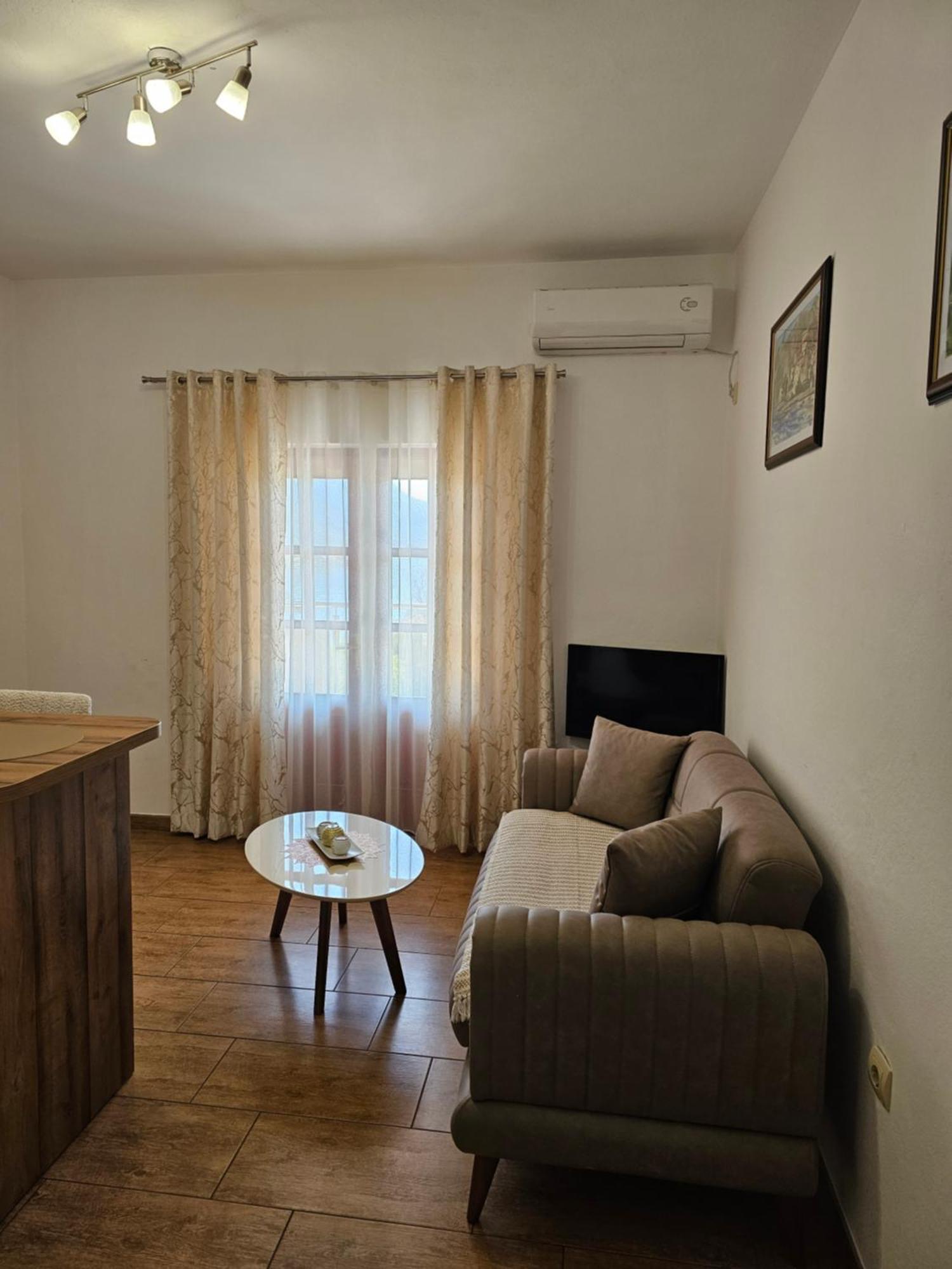 Apartments Nadja Kotor Luaran gambar